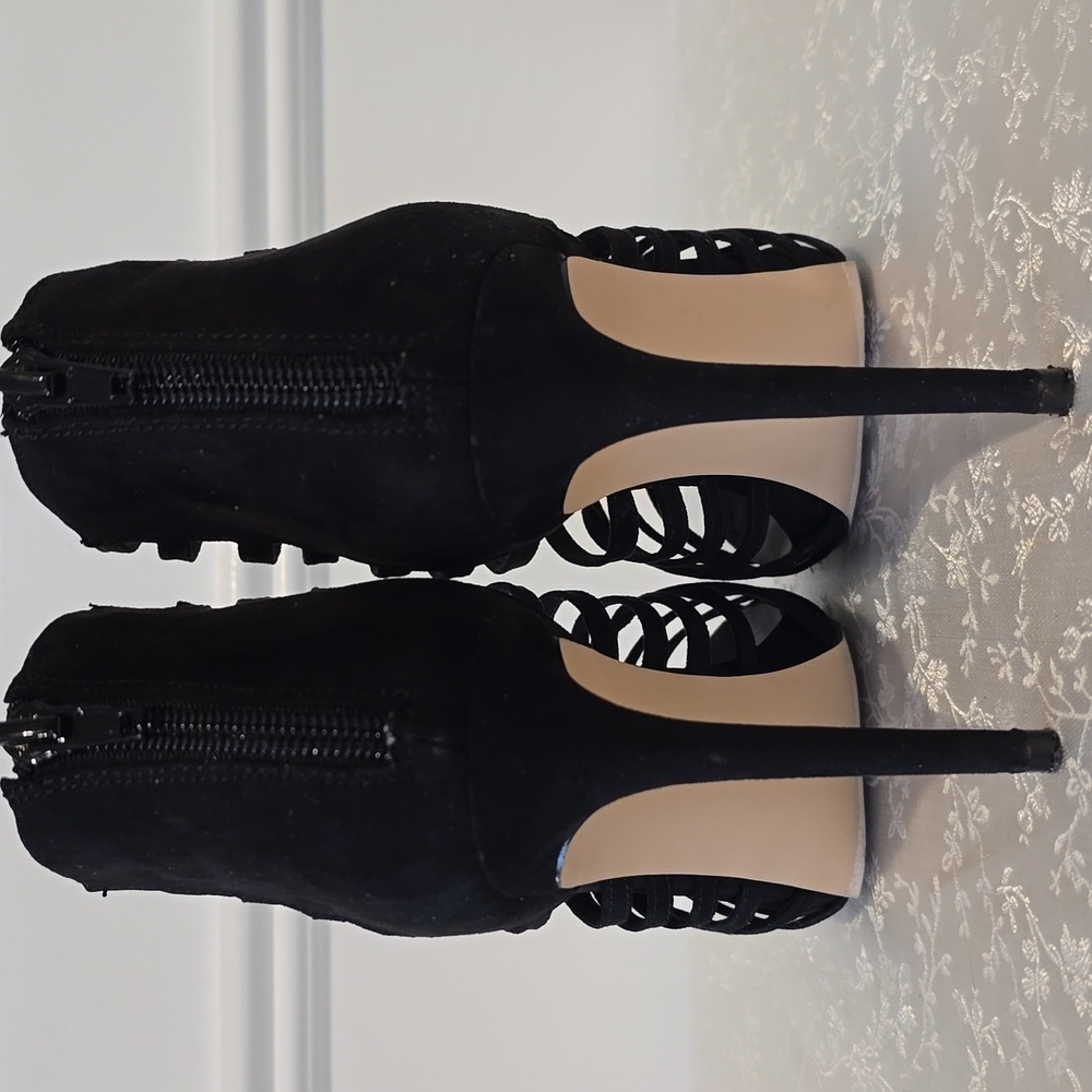 Madden Girl "Lexxx" Women's Size 7 Black Strappy Heeled Sandals - Picture 3 of 11
